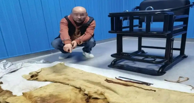 赌徒卖“千年裹尸布”还债,警察:这布比你的债值钱多了!